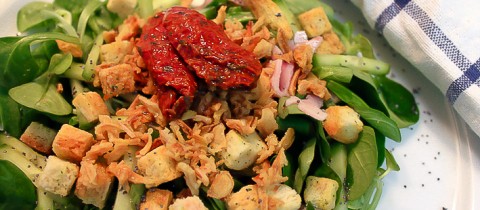 Lamb’s lettuce salad with dried marinated tomatoes