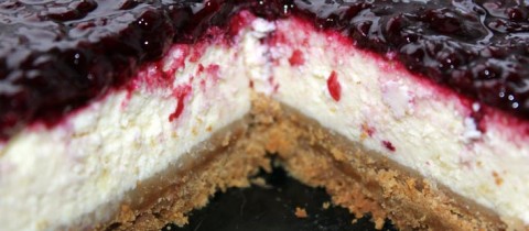 Cheesecake with homemade blackberry jam