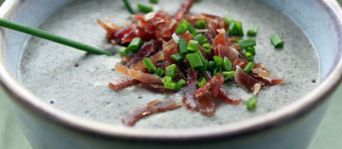 Creamy mushroom soup with roquefort cheese