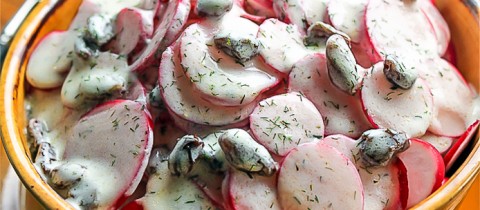 Radish salad with yogurt dressing