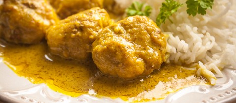 Meatballs in curry sauce